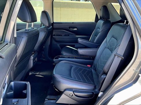 Used 2022 Nissan Pathfinder Platinum w/ Cargo Package image 6