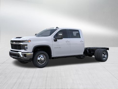 New 2026 Chevrolet Silverado 3500 LT w/ Convenience Package AWD/4WD image 2