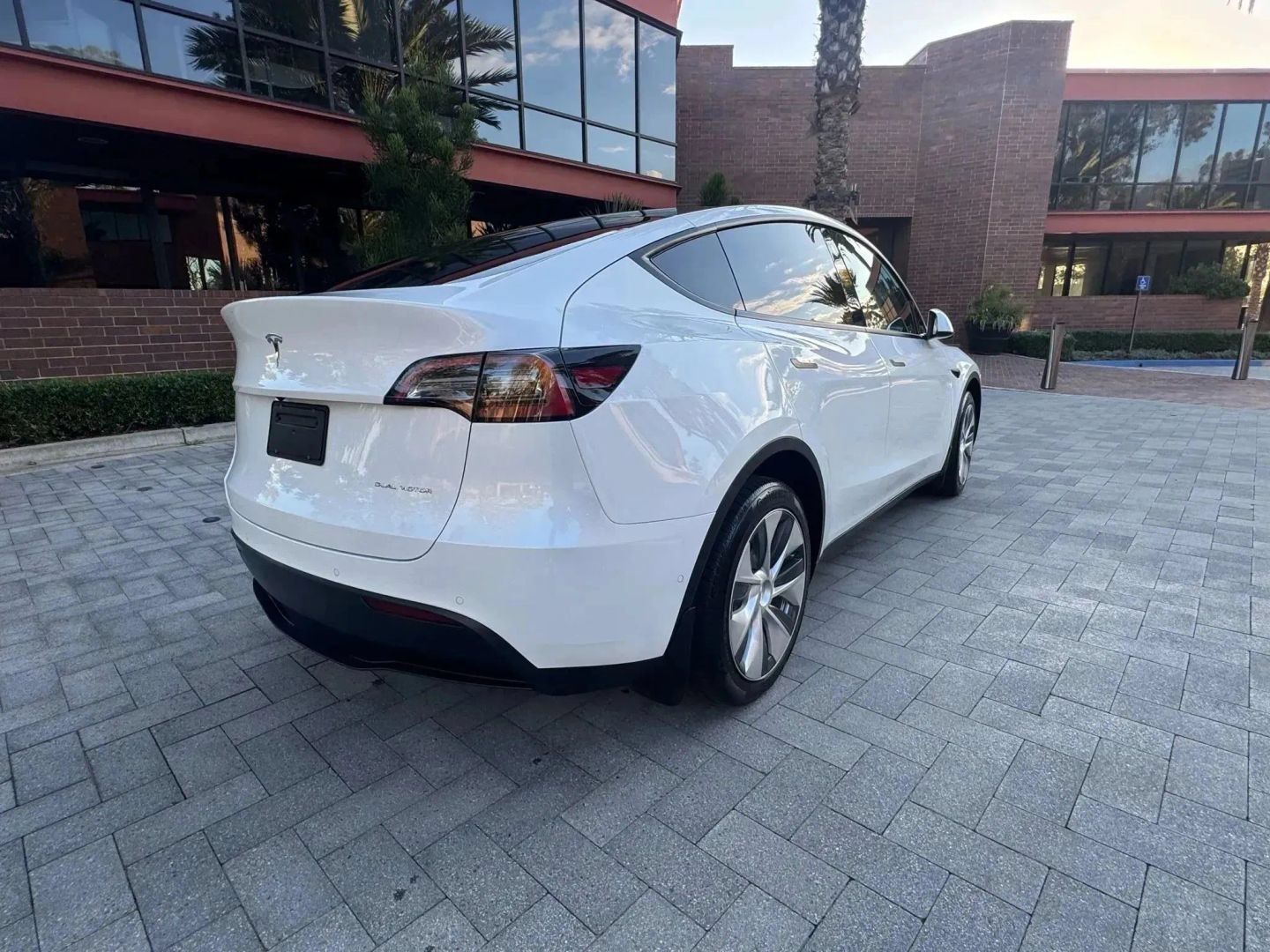 Used 2022 Tesla Model Y Long Range AWD/4WD image 6