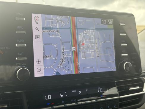 Used 2023 Toyota Sienna Limited image 39