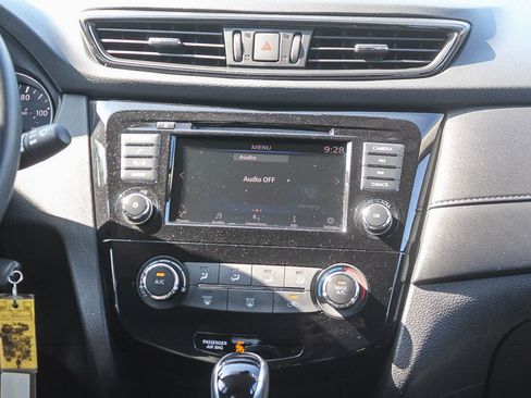Used 2019 Nissan Rogue S w/ Special Edition Package FWD image 18