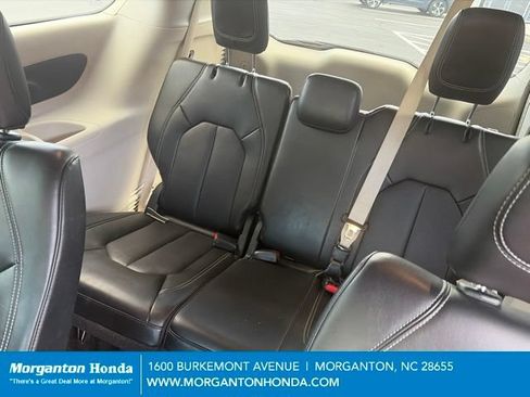 Used 2024 Chrysler Pacifica Touring-L FWD image 27