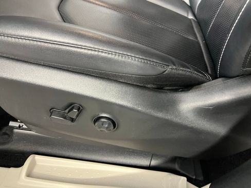 Certified 2024 Chrysler Pacifica Limited FWD image 24