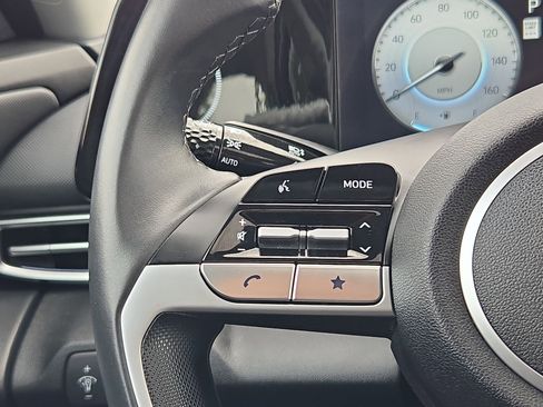 Used 2025 Hyundai Elantra SEL FWD image 19