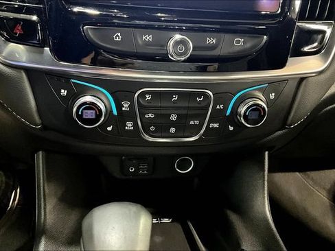 Used 2023 Chevrolet Traverse Premier FWD image 15