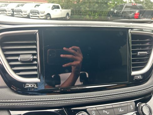 New 2027 Chrysler Pacifica Select FWD image 22