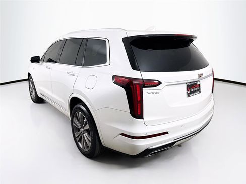 Used 2022 Cadillac XT6 Premium Luxury image 5