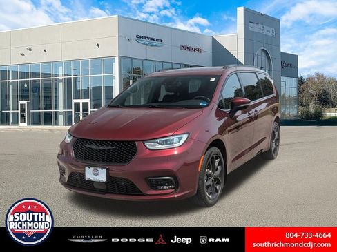 Used 2023 Chrysler Pacifica Touring-L w/ S Appearance Package AWD/4WD image 1