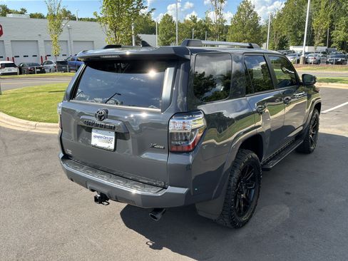 Used 2024 Toyota 4Runner SR5 Premium w/ Moonroof Package AWD/4WD image 17