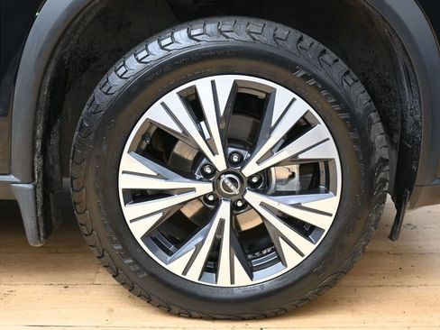 Used 2023 Nissan Rogue SV FWD image 14