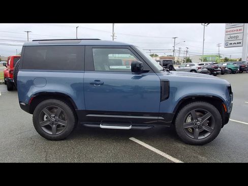 Used 2024 Land Rover Defender 90 X-Dynamic SE AWD/4WD image 9