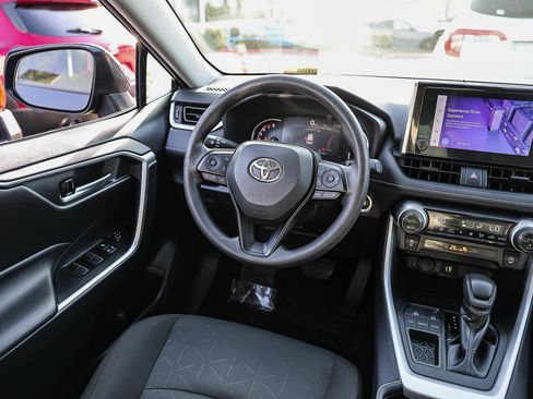 Used 2025 Toyota RAV4 XLE FWD image 5