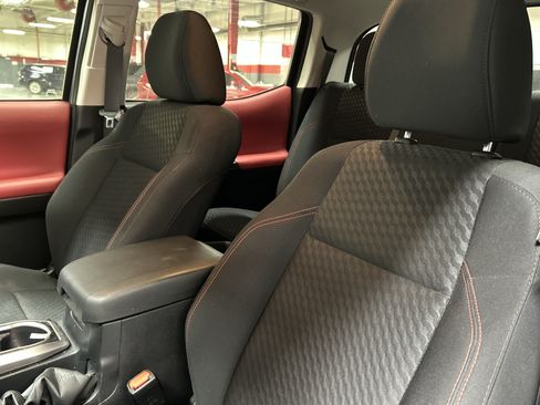 Used 2022 Toyota Tacoma SR5 w/ Technology Package RWD image 8
