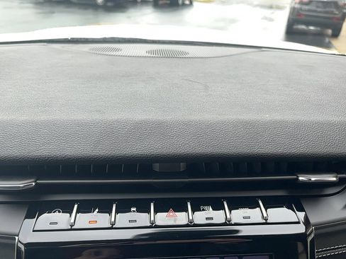 New 2025 Jeep Grand Cherokee L Altitude image 29