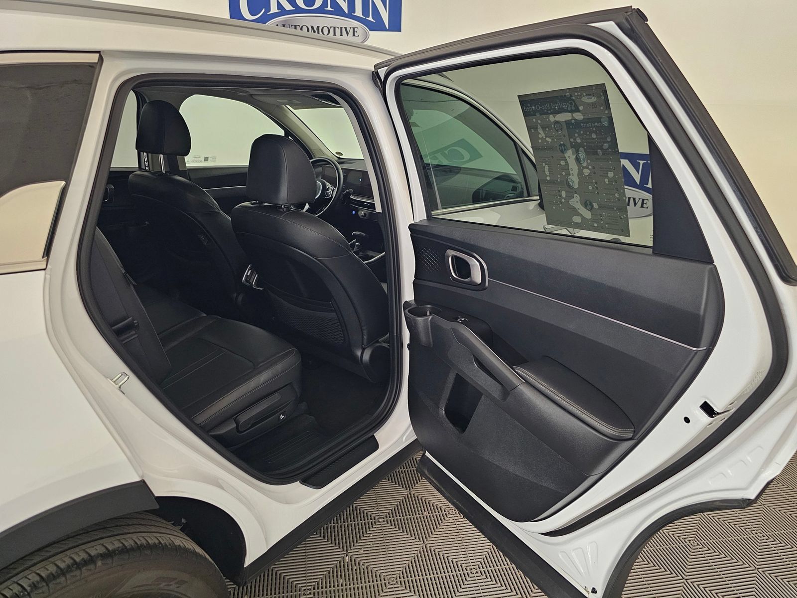 Used 2024 Kia Sorento S w/ Panoramic Sunroof Package FWD image 25