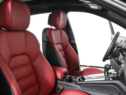 New 2026 Porsche Macan GTS image 27