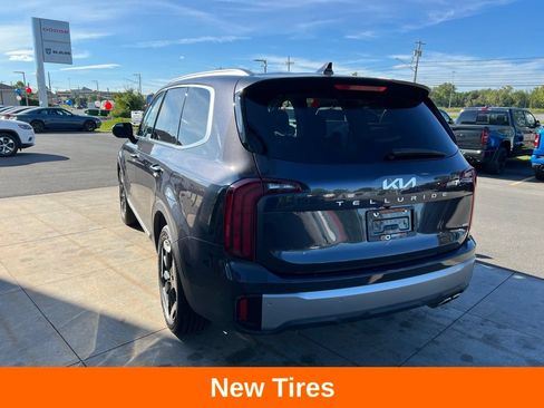Used 2025 Kia Telluride S AWD/4WD image 2