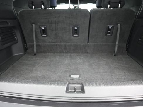 Used 2025 Chevrolet Traverse LT image 13