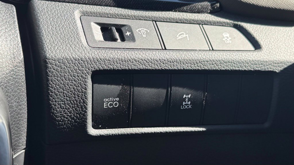 Used 2016 Hyundai Santa Fe SE AWD/4WD image 17