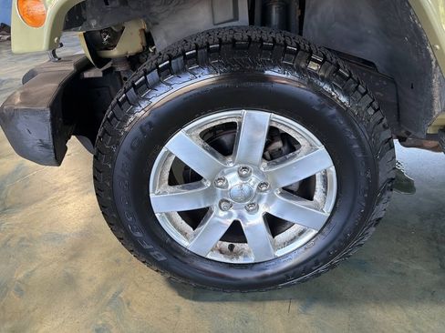 Used 2013 Jeep Wrangler Unlimited Sahara w/ Dual Top Group AWD/4WD image 21