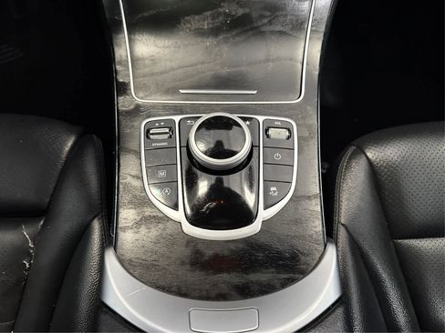 Used 2018 Mercedes-Benz GLC 300 4MATIC image 20