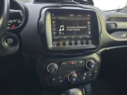 Used 2018 Jeep Renegade Latitude w/ UConnect 8.4 Nav Group image 4