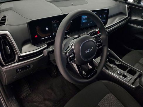 Used 2024 Kia Sorento LX image 8