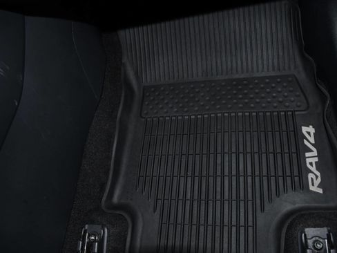 Used 2019 Toyota RAV4 XLE image 27