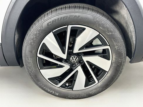Used 2025 Volkswagen Atlas SE FWD image 11