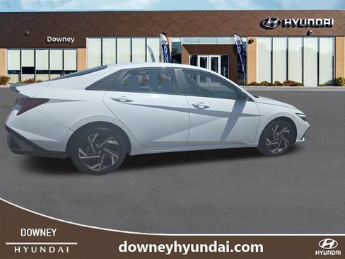 Certified 2025 Hyundai Elantra SEL FWD image 6