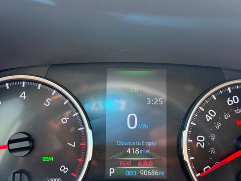 Used 2022 Toyota RAV4 XLE FWD image 16