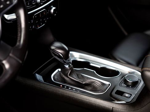 Used 2021 Chevrolet Traverse LT image 23