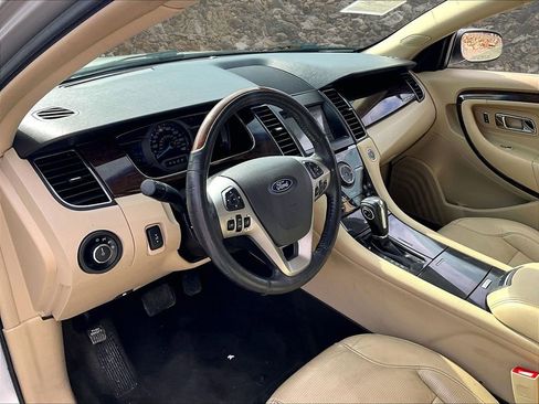 Used 2018 Ford Taurus Limited image 10