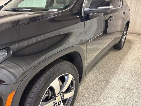 Used 2023 Chevrolet Traverse LT w/ LT Premium Package AWD/4WD image 12