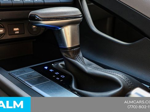 Used 2025 Hyundai Elantra SE image 35