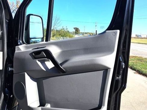 Used 2016 Mercedes-Benz Sprinter 2500 image 16