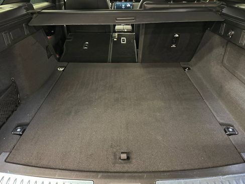 Used 2026 Land Rover Range Rover Velar Dynamic SE image 32