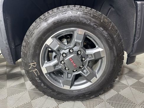 Used 2025 GMC Sierra 2500 SLT w/ SLT Premium Package image 6