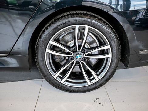 Used 2020 BMW 750i xDrive w/ Executive Package AWD/4WD image 44