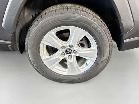 Used 2021 Toyota RAV4 XLE w/ Convenience Package FWD image 37