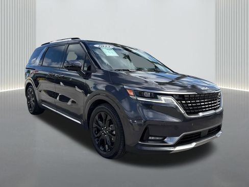 Used 2023 Kia Carnival SX image 3