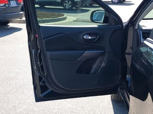 Used 2021 Jeep Cherokee Latitude image 15