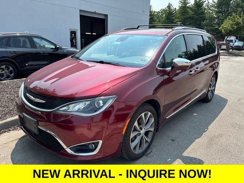 Used 2017 Chrysler Pacifica Limited w/ UConnect Theater Package FWD image 1