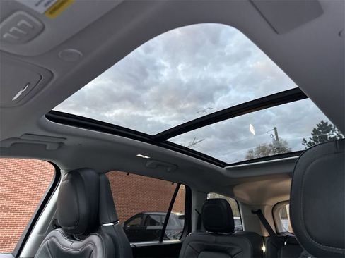 Certified 2025 Lincoln Aviator Reserve w/ Equipment Group 201A image 16