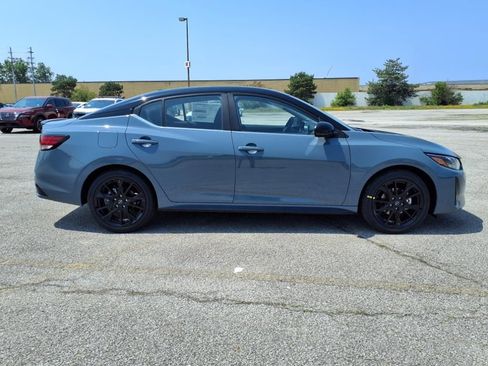 New 2025 Nissan Sentra SR w/ Midnight Edition FWD image 9