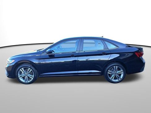 Used 2024 Volkswagen Jetta SE image 2