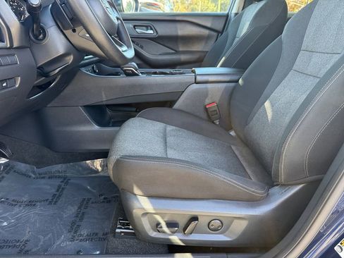 Used 2024 Nissan Rogue SV image 12