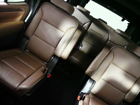 Used 2022 Chevrolet Tahoe High Country AWD/4WD image 12
