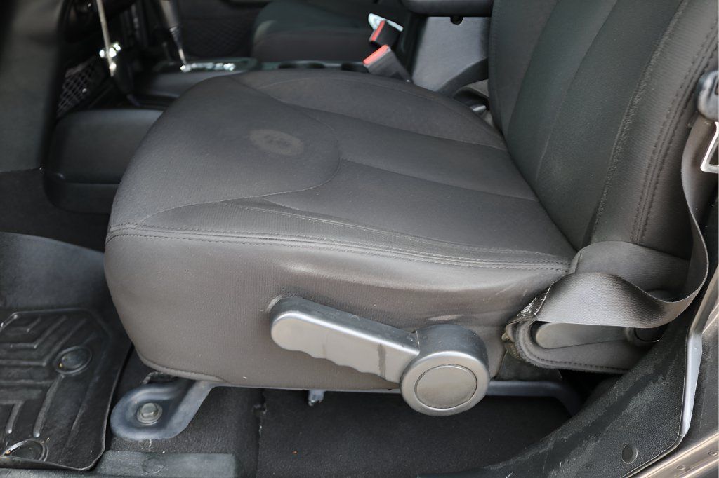 Used 2018 Jeep Wrangler Unlimited Sport S AWD/4WD image 14