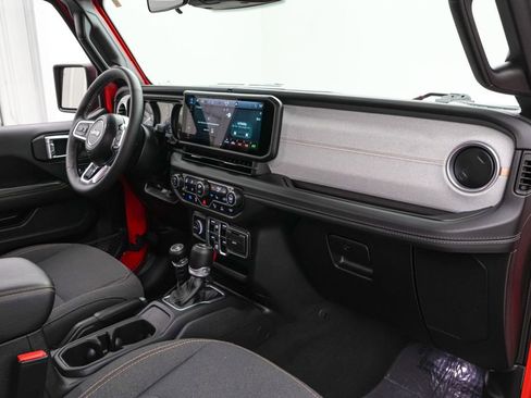 Used 2025 Jeep Wrangler Unlimited Sahara w/ Safety Group AWD/4WD image 23
